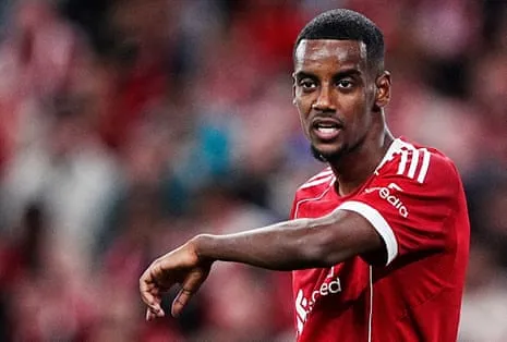 Isak's First Appearance Brings Glamour Despite Noticeable Lack of Match Fitness